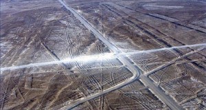 EE.UU. otorga un fondo de 150.000 dólares para la protección de las Líneas de Nasca
Fotografía aerea de las Pampas de Nasca, zona donde se encuentran las Líneas de Nasca, ubicadas a 420 Km al sur de la ciudad de Lima y que fueron declaradas Patrimonio Cultural de la Humanidad en 1994.
