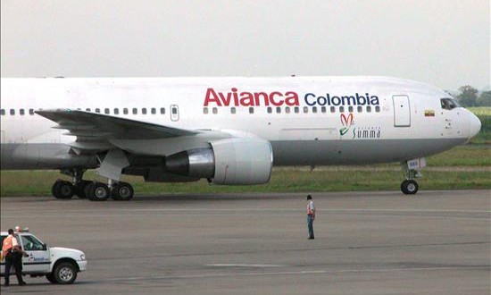 Avianca dice que maleta de mexicano acusado de narco fue cambiada, según UAEM
La aerolínea Avianca informó que la maleta del joven Óscar Álvaro Montes de Oca, detenido en el aeropuerto de la Ciudad de México por presunto tráfico de drogas, fue cambiada por otra durante el trayecto, dijo hoy el rector de la Universidad Autónoma del Estado de México (UAEM), Jorge Olvera.