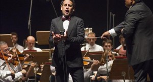 El tenor Juan Diego Flórez seduce al público de Peralada
El tenor peruano Juan Diego Flórez, durante su actuación esta noche en el Auditori Parc del Castell, incluida en el Festival Castell de Peralada, celebrado en la localidad gerundense.