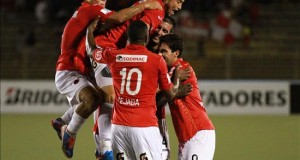 El panameño Tejada anota un doblete con Aurich en su reaparición tras la Copa Oro
Tejada contribuyó con dos goles, uno de penalti, en el triunfo por 5-0 del Aurich sobre el Ayacucho en un partido correspondiente a la decimoquinta jornada. El quinto tanto fue del colombiano César Valoyes