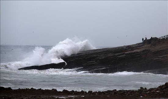 Perú mantiene cerrados 76 puertos y muelles por temporal de intenso oleaje
Vista de de las playas de la Costa Verde de la ciudad de Lima (Perú).