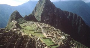 Ingreso a Machu Picchu se suspenderá en abril de 2016 por mantenimiento
El jefe del Parque Arqueológico Nacional de Machu Picchu, Fernando Astete, anunció que el ingreso se suspenderá en abril de 2016 para facilitar los trabajos de mantenimiento integral de escalinatas, plataformas y muros de sostenimiento.