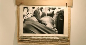 Lima Photo reúne imágenes de 26 galerías de 10 países, la mayoría americanos
Detalle de una fotografía de la artista Patricia Arena que hace parte este 12 de agosto de 2015, de la sexta edición de la feria de fotografía artística contemporánea Lima Photo, que reúne imágenes de 26 galerías de diez países, entre ellos siete sudamericanos, cuyas muestras recibirán alrededor de 10.000 visitantes durante cinco días