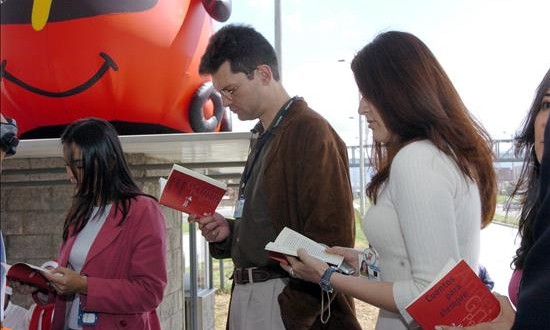 Medellín comparte con municipios de Perú su experiencia en la promoción de la lectura
El taller está auspiciado por la Agencia Española de Cooperación Internacional para el Desarrollo (AECID) y culminará con una conferencia que será parte del Plan de Fomento de la Lectura 2016 del CCE