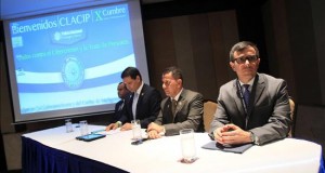 Ecuador preside la comunidad de inteligencia policial de Latinoamérica
De izq a der: El presidente saliente de Clacip y jefe de la Dirección de Información Policial de Panamá, el comisionado Gilberto Glen, el viceministro panameño de Seguridad, Rogelio Donadio, el subdirector de la Policía Nacional de Panamá, comisionado Javier Castillo, y el brigadier general y director de Inteligencia de la Policía de Colombia, Jorge Vargas, en el acto inaugural de una reunión de expertos de inteligencia latinoamericanos, el pasado 13 de agosto, en la ciudad de Panamá.