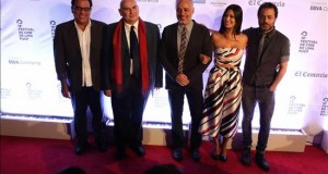 El Festival de Cine de Lima premió a "El abrazo de la serpiente" y homenajeó a Herzog
Llos miembros del Jurado del festival, Antonio Saura (2-i), Javier Fuentes León (3-i), la actriz colombiana Angie Cepeda (2-d) y el actor y director argentino Gaston Pauls (d), posan a su llegada, este 15 de agosto de 2015, a la clausura del XIX Festival de Cine de Lima en Perú.