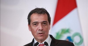 Perú prepara una emisión de bonos al exterior por 1.250 millones de dólares
El ministro de Economía y Finanzas de Perú, Alonso Segura.