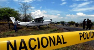 Congreso de Perú aprobó el derribo de aeronaves usadas por el narcotráfico
El congresista indicó que la norma establece cinco procedimientos previos al derribo que incluyen medidas de identificación, intervención, persuasión y neutralización, en forma progresiva y siempre que la anterior no tuviera éxito o sea acatada.