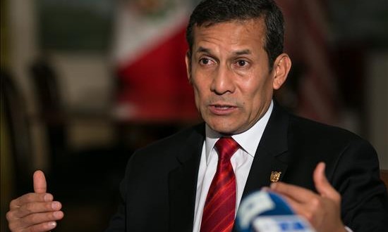 Simpatizantes de un gobernador regional de Perú lanzan arena al presidente Humala
El presidente de Perú, Ollanta Humala.