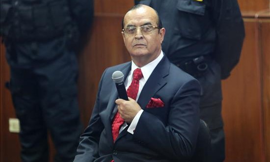 Detienen a un extestaferro de Montesinos y a un militar acusado de ejecutar terroristas
El exasesor presidencial de Perú Vladimiro Montesinos.