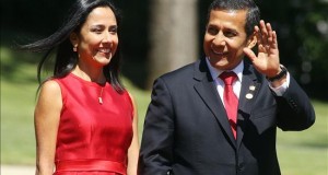 Humala saluda la anulación de la investigación a su esposa por lavado de activos
El presidente de Perú, Ollanta Humala (d), junto a su esposa Nadine Heredia (i).
