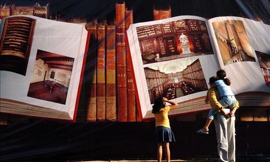 La segunda Feria del Libro de Cuzco espera alcanzar los 50.000 visitantes
El certamen acoge a 51 expositores y presenta 6 espacios de entretenimiento, entre los que destaca un auditorio para idiomas andinos y amazónicos, y otro destinado a conciertos musicales.