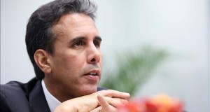 Fenómeno del Niño no perjudicará la cuota de pesca en Perú, según ministro
El ministro de la Producción de Perú, Piero Ghezzi, participa en una rueda de prensa en Lima (Perú).