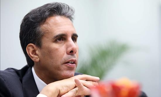 Fenómeno del Niño no perjudicará la cuota de pesca en Perú, según ministro
El ministro de la Producción de Perú, Piero Ghezzi, participa en una rueda de prensa en Lima (Perú).