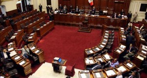 El Gobierno peruano promulga la ley que autoriza el derribo de aviones del narcotráfico
La Comisión de Defensa del Congreso aprobó en marzo pasado un proyecto de ley que propone regular el procedimiento para la interceptación y derribo de aeronaves sospechosas de transportar drogas.