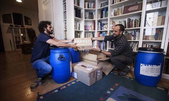 Un trekking vasco ascenderá cimas no pisadas en Perú para buscar restos incas
El escritor de viajes Miguel Gutiérrez Garitano (d), y su hermano Rafa, fotógrafo, encabezan una expedición que parte en septiembre a investigar la historia del reino de Vilcabamba (Perú), la última nación inca.