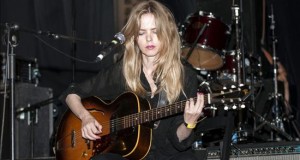 hristina Rosenvinge pasea en bicicleta por Lima para promover su uso en Perú
La cantante española Christina Rosenvinge.