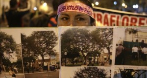 La SIP concede premios por portada de diarios populares de Perú y Colombia 
Manifestantes participan en la marcha "Lima es Tuya".
