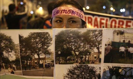 La SIP concede premios por portada de diarios populares de Perú y Colombia 
Manifestantes participan en la marcha "Lima es Tuya".