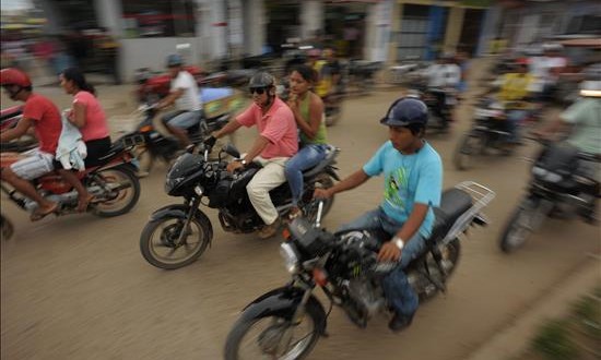 "Chapa tu choro", el polémico lema para que los peruanos capturen a los ladrones
Aspecto de la vida diaria en una calle céntrica en el ciudad de Puerto Maldonado, en el departamento Madre de Dios, en la selva suroriental de Perú.