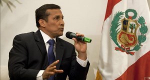 Humala afronta una encrucijada con una ley para que Petroperú opere un campo petrolífero
En la imagen un registro del presidente de Perú, Ollanta Humala, quien evaluará si da su brazo a torcer para no alimentar y recrudecer otro conflicto social más durante su mandato, en esta ocasión en la región amazónica de Loreto.