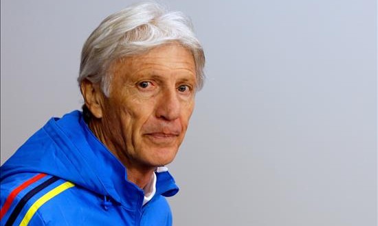 Colombia y Perú cierran su preparación a un mes de su cita en las eliminatorias
Fotografía tomada el pasado 25 de junio en la que se registró al seleccionador del equipo nacional de fútbol de Colombia, José Néstor Pekerman, quien completó una semana de trabajo en Nueva Jersey con miras a afrontar el inicio de las eliminatorias al mundial FIFA de Rusia en 2018.