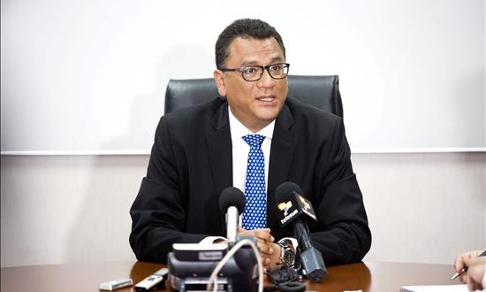 Fenómeno El Niño puede afectar unas 50.000 viviendas de Perú, según el Gobierno
El ministro peruano de Agricultura y Riego, Juan Manuel Benites, habla en Lima, donde advirtió que alrededor de 50.000 viviendas de Perú están en riesgo de verse afectadas por las lluvias torrenciales que puede causar en los próximos meses el fenómeno climatológico de El Niño, cuya intensidad puede llegar a ser "muy fuerte".