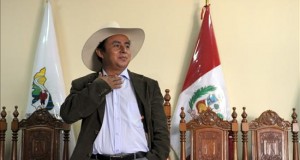 Rebajan de 18 a 11 meses la reclusión preventiva de un gobernador regional de Perú
En la imagen, el suspendido gobernador de la norteña región de Cajamarca, Gregorio Santos.