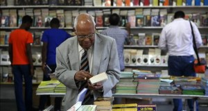 La Feria del Libro de Cuzco tuvo más de 67.000 visitas y ventas de 128.000 dólares
La Feria Internacional del Libro de Cuzco convocó a 51 expositores y acogió 194 actividades culturales como exposiciones fotográficas, talleres, espacios interactivos, escenificaciones teatrales, presentaciones de libros, conferencias magistrales, proyecciones de películas, encuentro gastronómico, presentación de danzas y conciertos musicales.