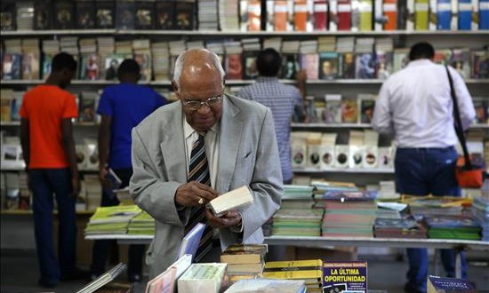 La Feria del Libro de Cuzco tuvo más de 67.000 visitas y ventas de 128.000 dólares
La Feria Internacional del Libro de Cuzco convocó a 51 expositores y acogió 194 actividades culturales como exposiciones fotográficas, talleres, espacios interactivos, escenificaciones teatrales, presentaciones de libros, conferencias magistrales, proyecciones de películas, encuentro gastronómico, presentación de danzas y conciertos musicales.