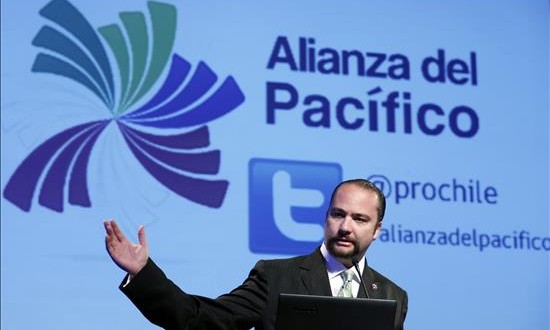 Las pérdidas en Perú por las salvaguardias de Ecuador son de 300 millones de dólares
En la imagen, el director ejecutivo del Instituto de Investigación y Desarrollo de Comercio Exterior de la CCL, Carlos Posada.