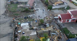 Se eleva a 10 el número de muertos por el terremoto en Chile
Fotografía aérea de este jueves 17 de septiembre de 2015, de los daños ocasionados por el tsunami posterior al terremoto 8,4 en la escala de Richter en la localidad de Los Vilos, a unos 200 km al norte de Santiago de Chile (Chile).