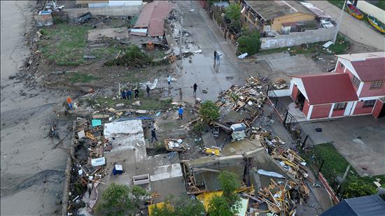 Se eleva a 10 el número de muertos por el terremoto en Chile
Fotografía aérea de este jueves 17 de septiembre de 2015, de los daños ocasionados por el tsunami posterior al terremoto 8,4 en la escala de Richter en la localidad de Los Vilos, a unos 200 km al norte de Santiago de Chile (Chile).