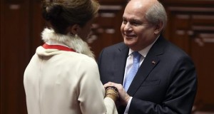 Primer ministro de Perú reanudará diálogo político con exministro Kuczyinski
El presidente del consejo de ministros del Perú Pedro Cateriano (d).