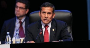 La mayor zona cocalera de Perú pide ser una nueva región y recibir apoyo económico
El secretario general de la Federación de Productores Agrarios del Vrae (FEPAVRAE), Prospero Ayala, también exigió al Congreso la creación de la nueva región luego de que, según dijo, "en el pasado se diera el visto bueno a la formación de distritos".