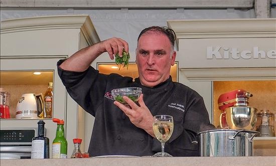 Caucus Hispano de EE.UU. premia al chef José Andrés y a la actriz Roselyn Sánchez
El chef José Andrés. EFE/Archivo