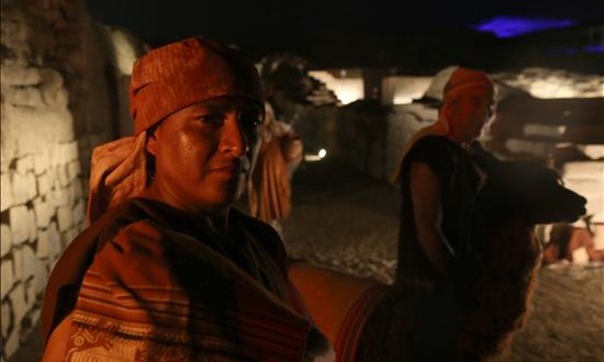 La gestión del Qhapaq Ñan centra reunión en Perú de seis países suramericanos
En la imagen, unos artistas participan en Pachacamac en la celebración oficial por la designación del sistema vial prehispánico Qhapaq Ñan como Patrimonio Mundial por la Unesco.