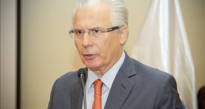 Garzón insta a Perú a acelerar la investigación sobre las esterilizaciones forzadas
El exmagistrado de la Audiencia Nacional de España Baltasar Garzón.