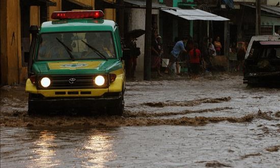 Perú disminuye las probabilidades de que El Niño sea "fuerte o extraordinario"
La intensidad extraordinaria significa que el fenómeno presentaría magnitudes similares a las registradas durante los veranos de 1982-1983 o 1997-1998, si bien el Enfen aclaró que pese a que la posibilidad ha disminuido, se mantiene el estado de alerta.