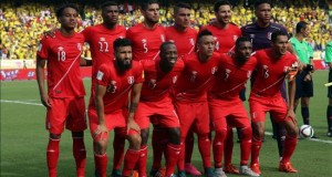 Perú inicia la preparación del partido ante Paraguay con cuatro jugadores en reserva
Los jugadores de Perú forman antes del partido ante Colombia, el pasado jueves 8 de octubre de 2015, durante la primera fecha de las eliminatorias suramericanas al Mundial Rusia 2018