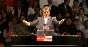 Hallan una bala con un mensaje amenazante de muerte en un mitin de Alan García
El expresidente peruano Alan García.