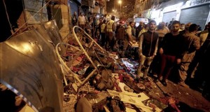 Perú condena el atentados que dejaron 43 muertos y 239 heridos en Beirut
Fotografía tomada el pasado 12 de noviembre en la que se registraron los destrozos causados por los dos ataque suicidas perpetrados en el suburbio de Burj Barajneh en Beirut, Líbano