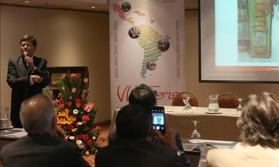 Legisladores latinoamericanos piden romper con el ciclo de la pobreza
Participantes del VI Foro del Frente Parlamentario contra el Hambre de América Latina y el Caribe, hoy martes 17 de noviembre de 2015, en Lima (Perú).