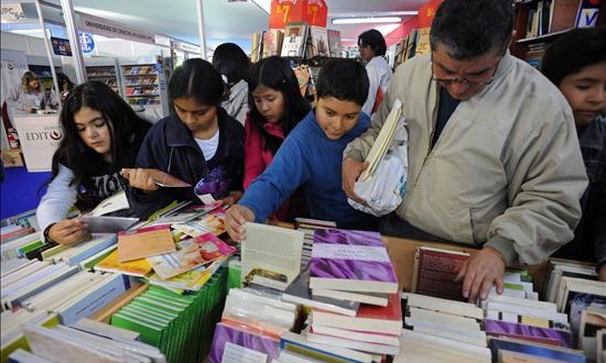 La Feria del Libro abre en Lima con el argentino Mempo Giardinelli entre los invitados
La feria organizada por la Cámara Peruana del Libro (CPL) se extenderá hasta el 8 de diciembre en el parque Salazar del distrito de Miraflores, en un recinto de 4.300 metros cuadrados.