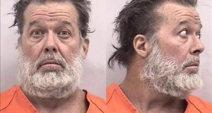 Nuevo llamado de Obama a limitar el acceso a armas tras tiroteo en Colorado
El agresor, de 57 años e identificado como Robert Lewis Dear, está en custodia policial después de mantener en vilo este viernes a todo el país al atrincherarse armado con un rifle de asalto durante casi cinco horas en un centro de planificación familiar de Planned Parenthood en Colorado Springs.