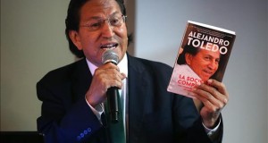 Alejandro Toledo es elegido candidato presidencial del partido Perú Posible
Fotografía tomada el pasado 24 de noviembre en la que se registró al expresidente peruano Alejandro Toledo, quien fue elegido este sábado como candidato a las elecciones presidenciales peruanas del próximo año por el partido Perú Posible.