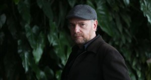 "No hay un método Mordzinski", dice el llamado "fotógrafo de los escritores"
El fotógrafo argentino Daniel Mordzinski (1960) posa en una entrevista con Efe en Lima. "No hay un método Mordzinski", afirma Mordzinski, quien retrata "de la misma manera a un premio Nobel de literatura que al escritor que mañana publica su primer libro", explica en una entrevista con Efe.