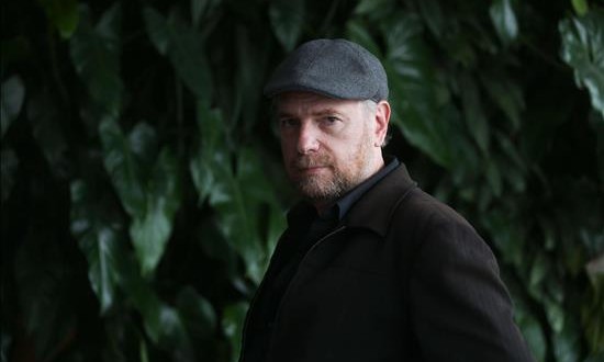 "No hay un método Mordzinski", dice el llamado "fotógrafo de los escritores"
El fotógrafo argentino Daniel Mordzinski (1960) posa en una entrevista con Efe en Lima. "No hay un método Mordzinski", afirma Mordzinski, quien retrata "de la misma manera a un premio Nobel de literatura que al escritor que mañana publica su primer libro", explica en una entrevista con Efe.