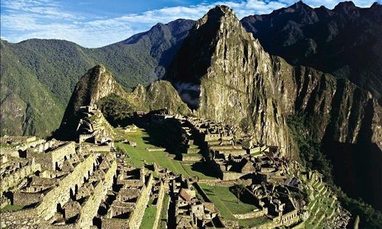 Machu Picchu ya puede ser recorrido mediante Google Street View
La ciudadela de Machu Picchu es Patrimonio de la Humanidad desde 1983 y está construida a 2.400 metros de altitud, sobre una escarpada montaña que rodea el río Urubamba.