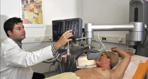 Una nueva terapia bloquea el crecimiento del cáncer de pecho más maligno
El tratamiento se aplicó primero a animales y tras el éxito obtenido, se puso en práctica también con pacientes reales con tejidos tumorales en el pecho.